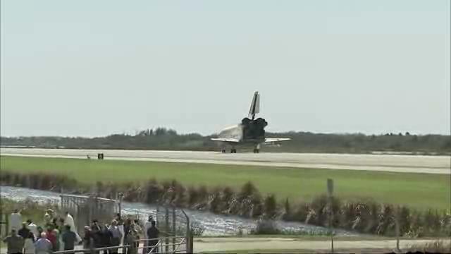 STS-133 landing.ogg